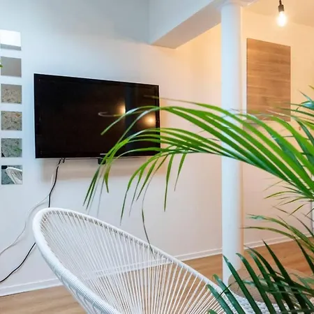 Au Calme + Parking Apartment Caen