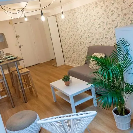 Au Calme + Parking Apartment Caen