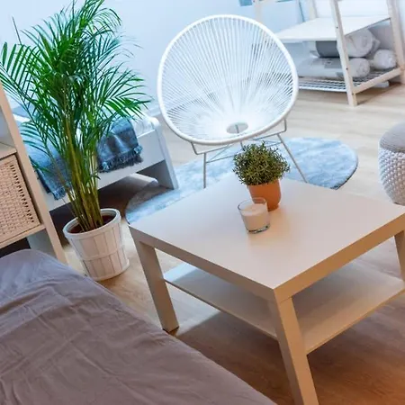 Au Calme + Parking Apartment Caen